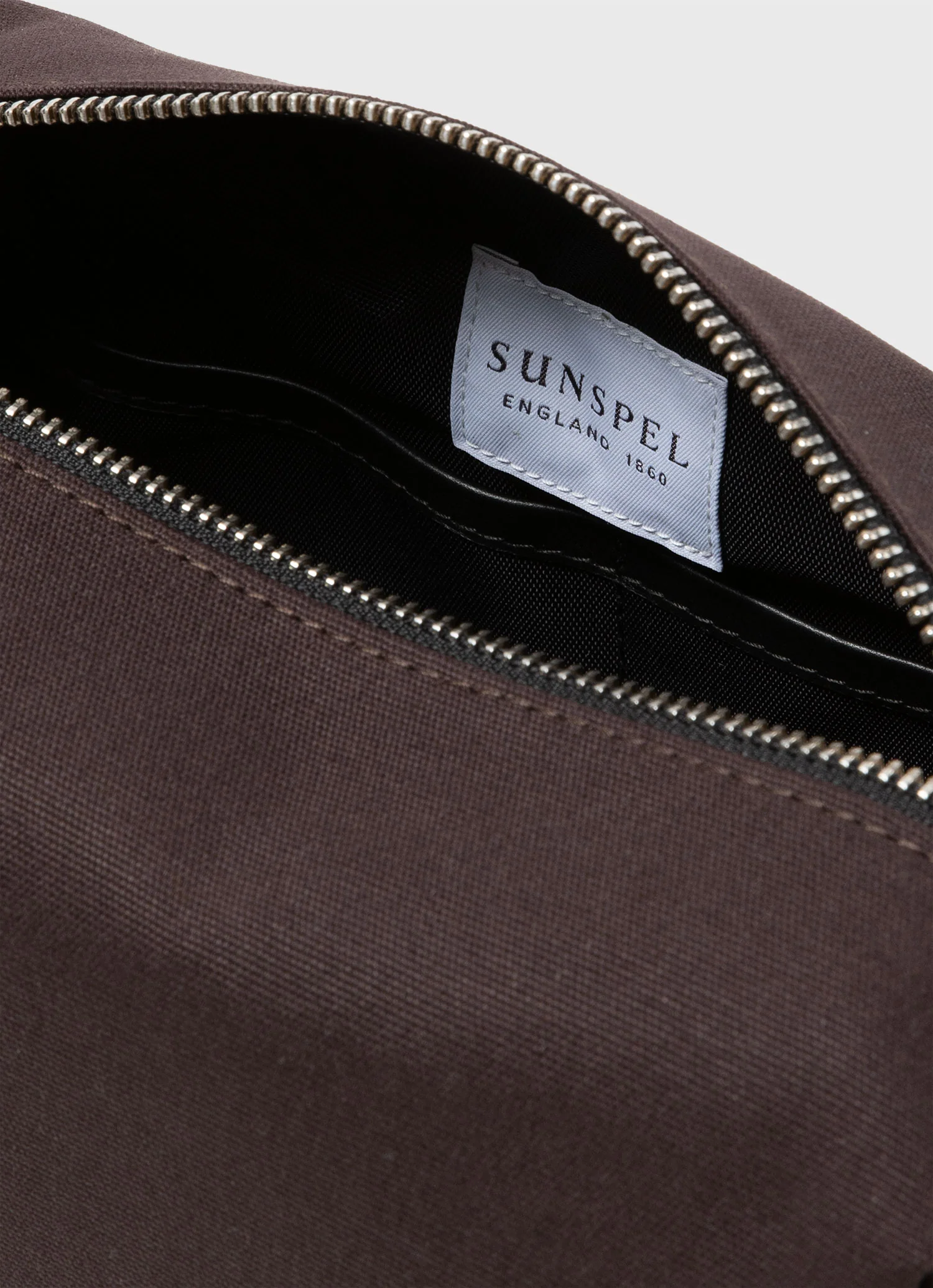 Washbag in Brown - Image 5