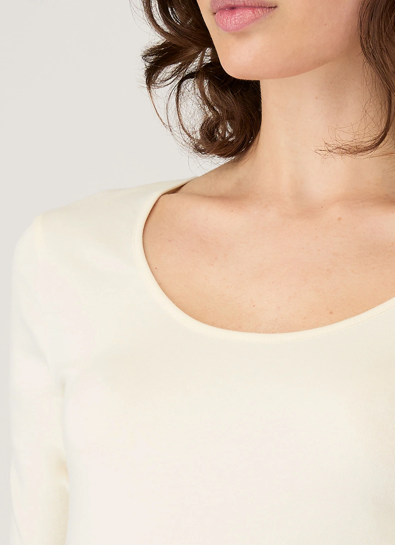 Women's Stretch Cotton Scoop Top in Ecru - Image 4